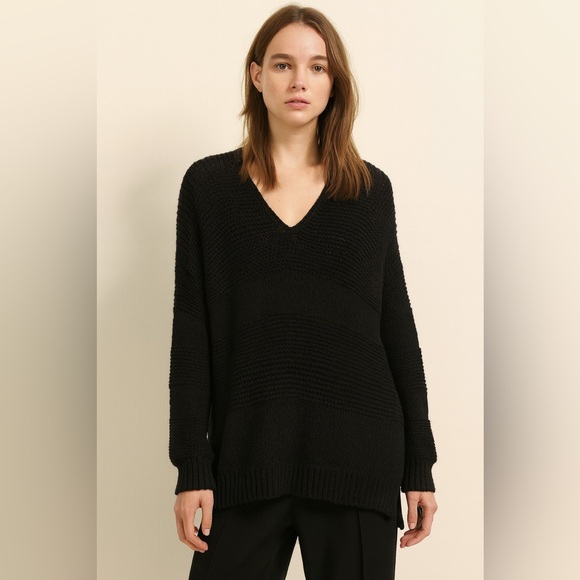 Vince Oversized Black Crochet Knit V-Neck Long Sleeve Sweater M Quiet Luxury - Picture 1 of 4